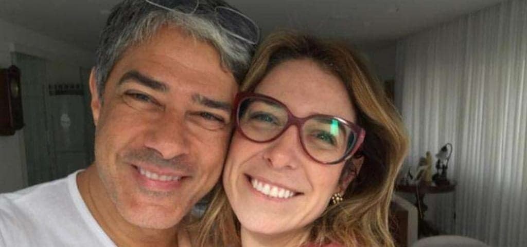Esposa de William Bonner mostra os pés do marido