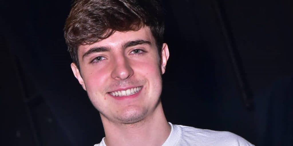 Filho de Gugu assume relacionamento e posta foto