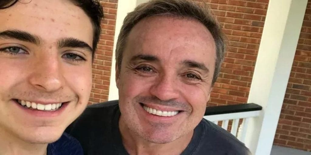 "Juntos", confessa herdeiro de Gugu Liberato e mostra namorada
