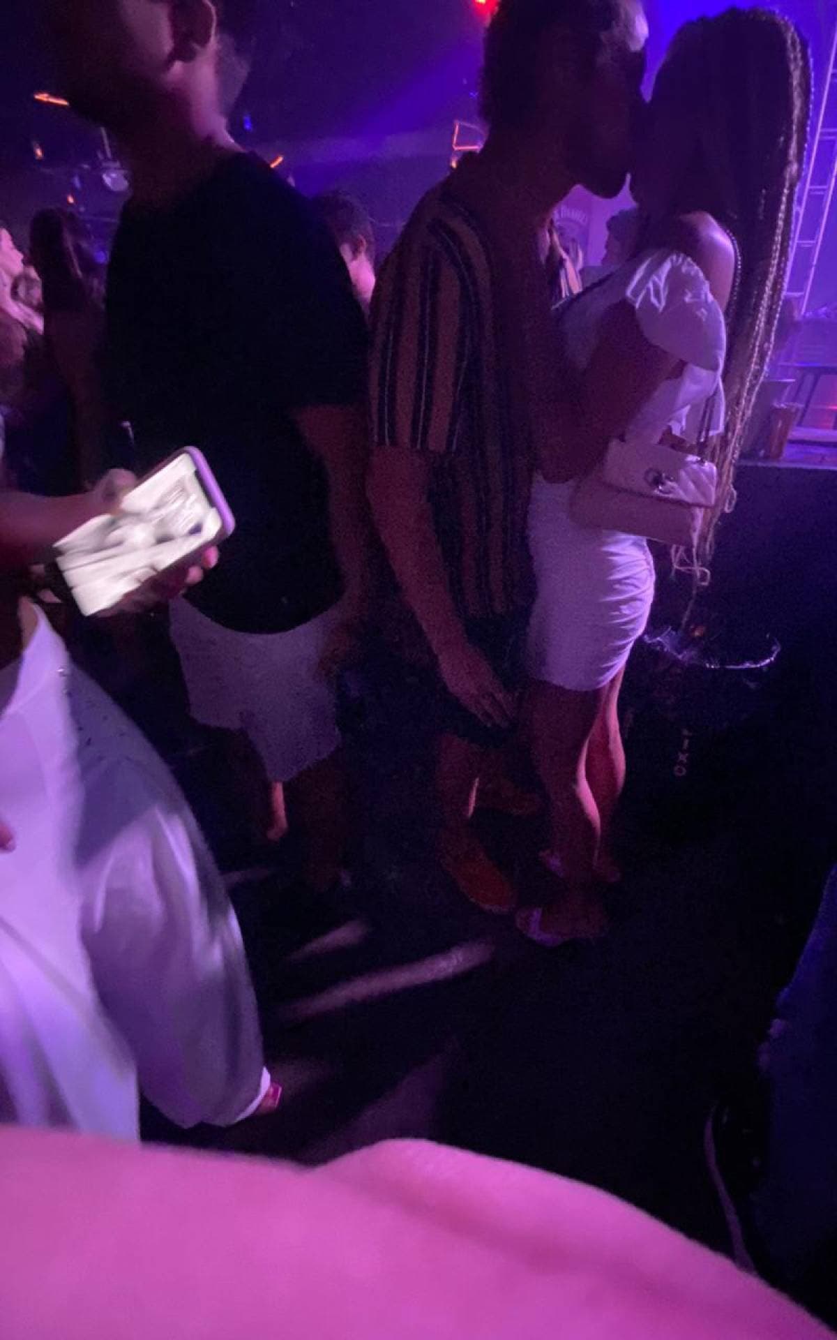 José Loreto foi flagrado aos beijos com modelo (Foto: Reprodução)