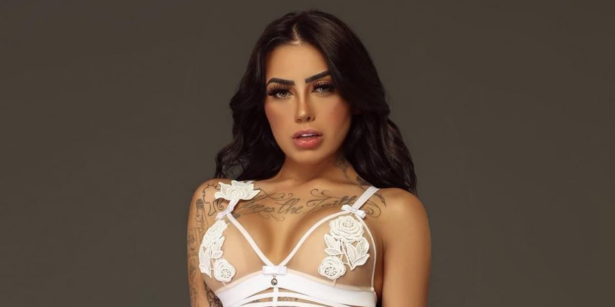 MC Mirella surge sem roupas na web e recebe proposta de celebridade (Foto: Reprodução/Instagram)