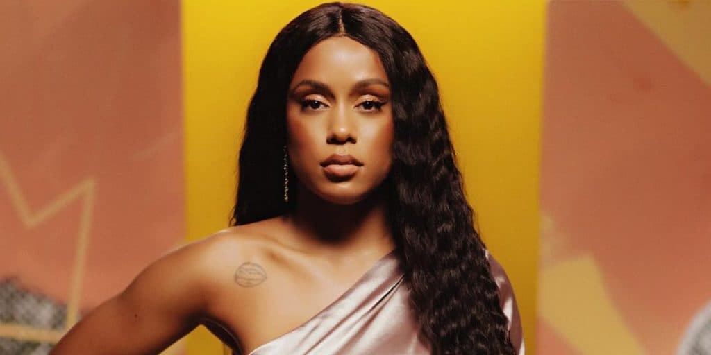 MC Rebecca revela beijão em Anitta e treta com Ludmilla: "Não nos falamos mais"