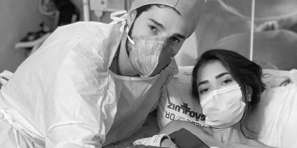Emoção! Romana e Alok reencontram a filha na UTI e mostram 1° foto: "Juntinhas"