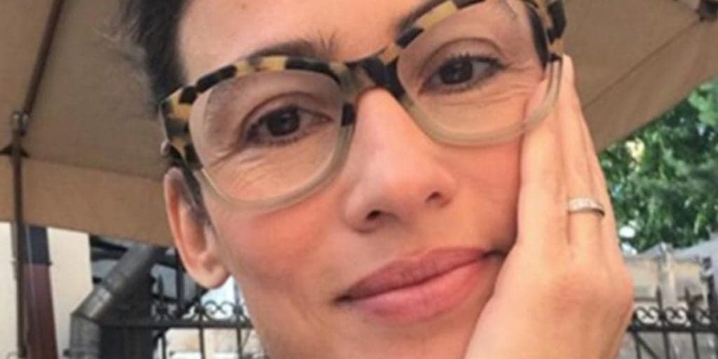 Renata Vasconcellos curte as férias na praia