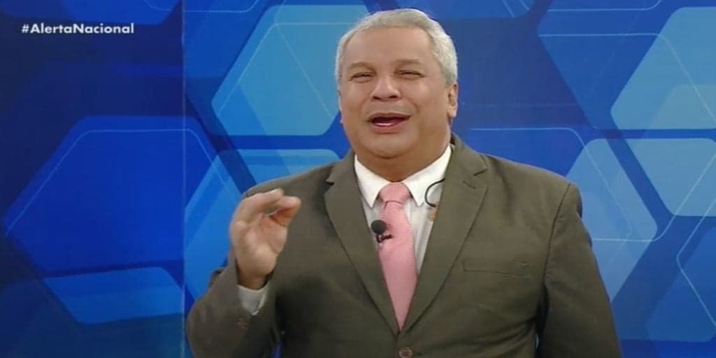 Sikêra Jr. cita William Bonner ao justificar erro