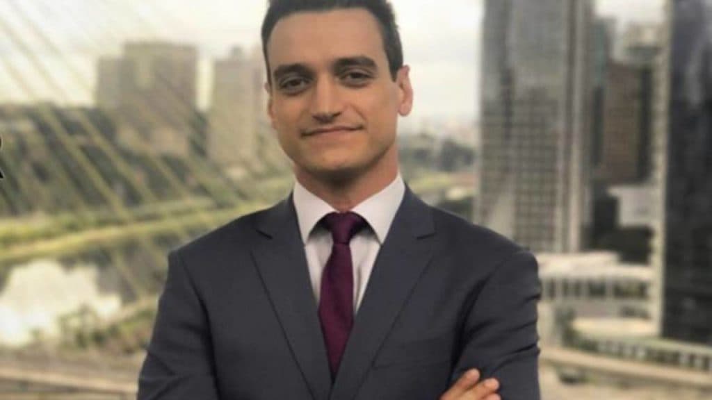 Apresentador de jornal na Globo quebra protocolo ao vivo e é obrigado a sair do ar: "Imaginei que fosse acontecer"