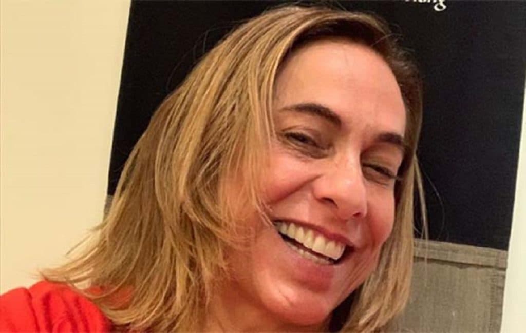 Cissa Guimarães, aos 63, surge com biquini e recebe elogios
