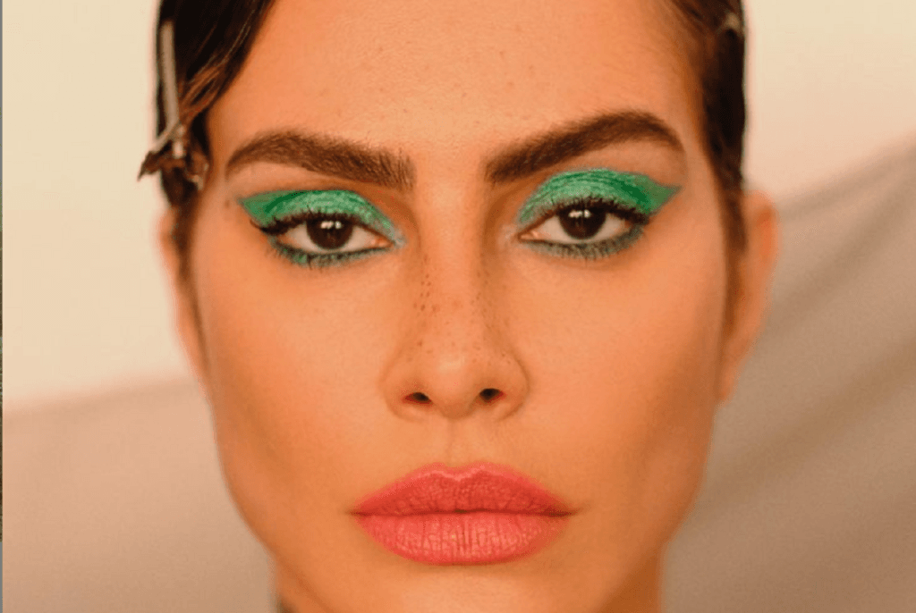 Cleo, no último dia do ano, mostra tatuagem escondida e público vai ao delírio; veja