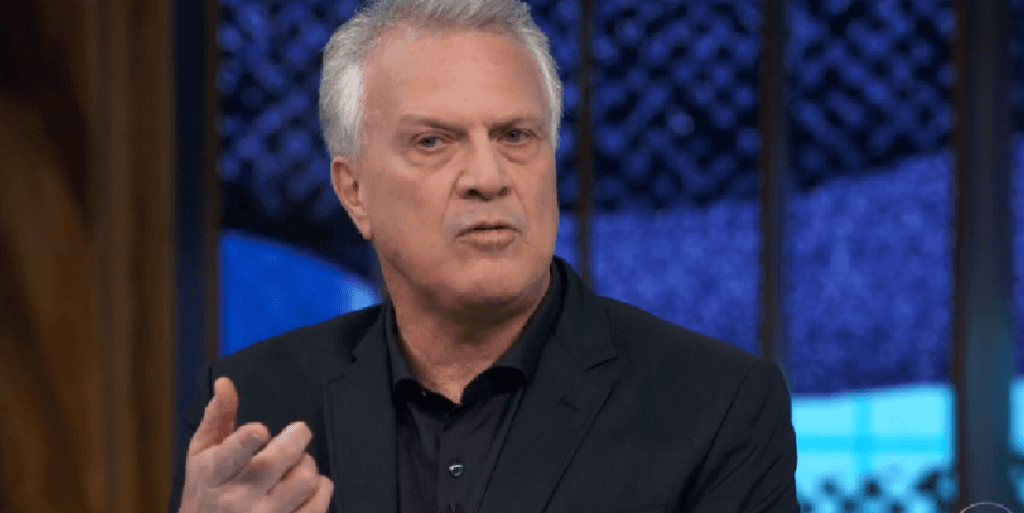 Pedro Bial chora com despedida de mais uma temporada