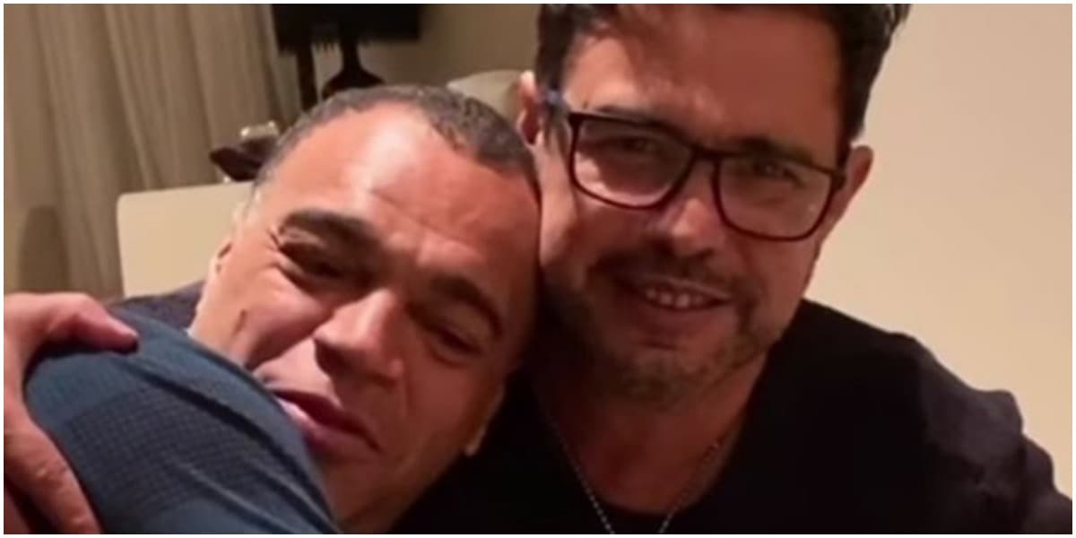 Denílson e Zezé Di Camargo estão juntos na fazenda É o Amor (Foto: Reprodução) Denílson e Zezé Di Camargo estão juntos na fazenda É o Amor (Foto: Reprodução)