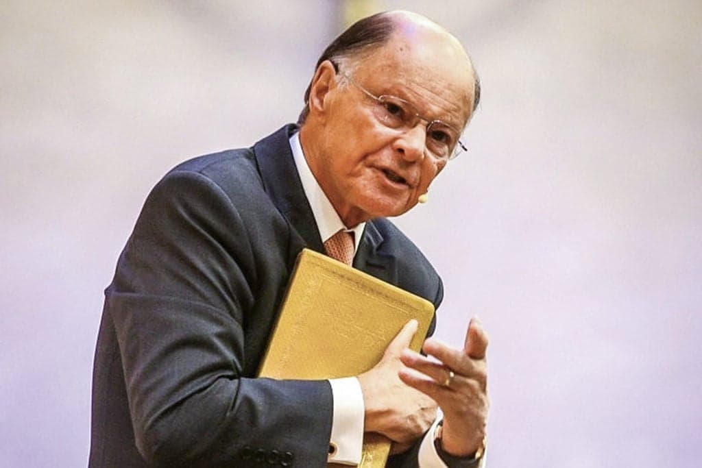Edir Macedo, da Universal, recebe relato brutal de mulher com marido católico e escancara alerta cruel: "Envergonhe"
