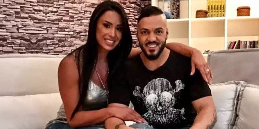 Gracyane Barbosa provoca e surge seminua empinando bumbum
