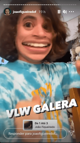 João Figueiredo, namorado de Sasha, brincou com um filtro que deixa o rosto desfigurado (Foto: Reprodução)