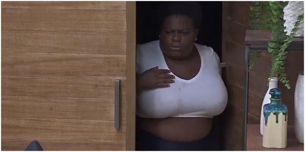 Jojo abre porta e fica estarrecida com novo integrante na Fazenda 12 às pressas: "Quem botou essa porr@"