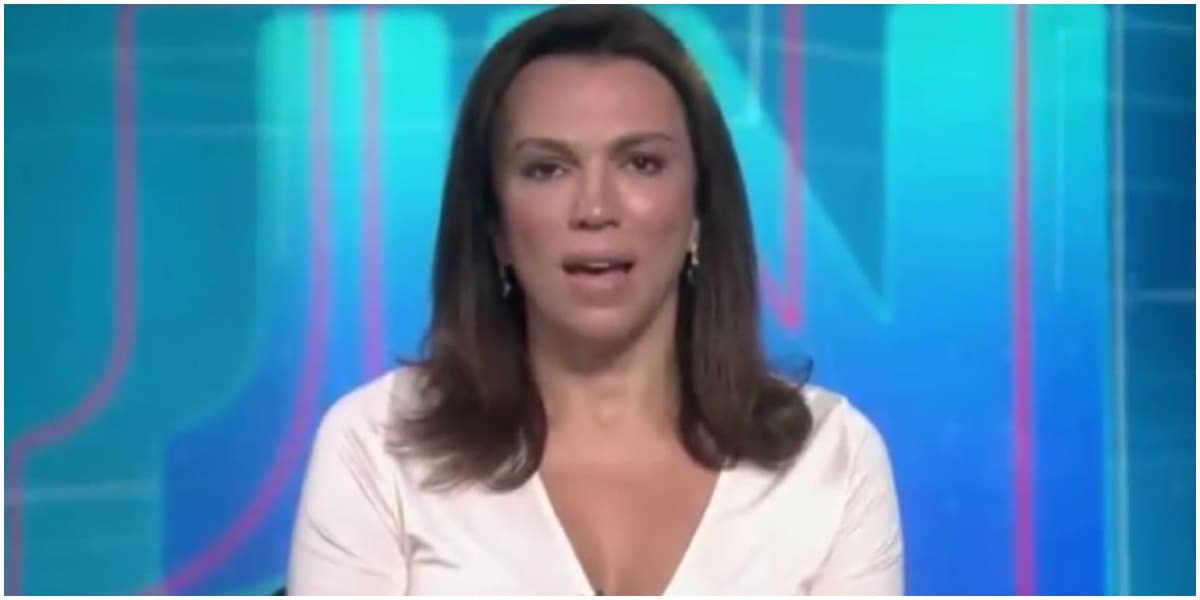 Ana Paula ARaújo abriu o Jornal Nacional com notícia de prisão (Foto: Reprodução) Ana Paula ARaújo abriu o Jornal Nacional com notícia de prisão (Foto: Reprodução)