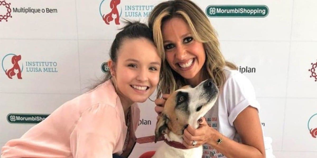 Larissa Manoela, Luisa Mell e cachorrinha (Foto: Reprodução) Larissa Manoela, Luisa Mell e cachorrinha (Foto: Reprodução)