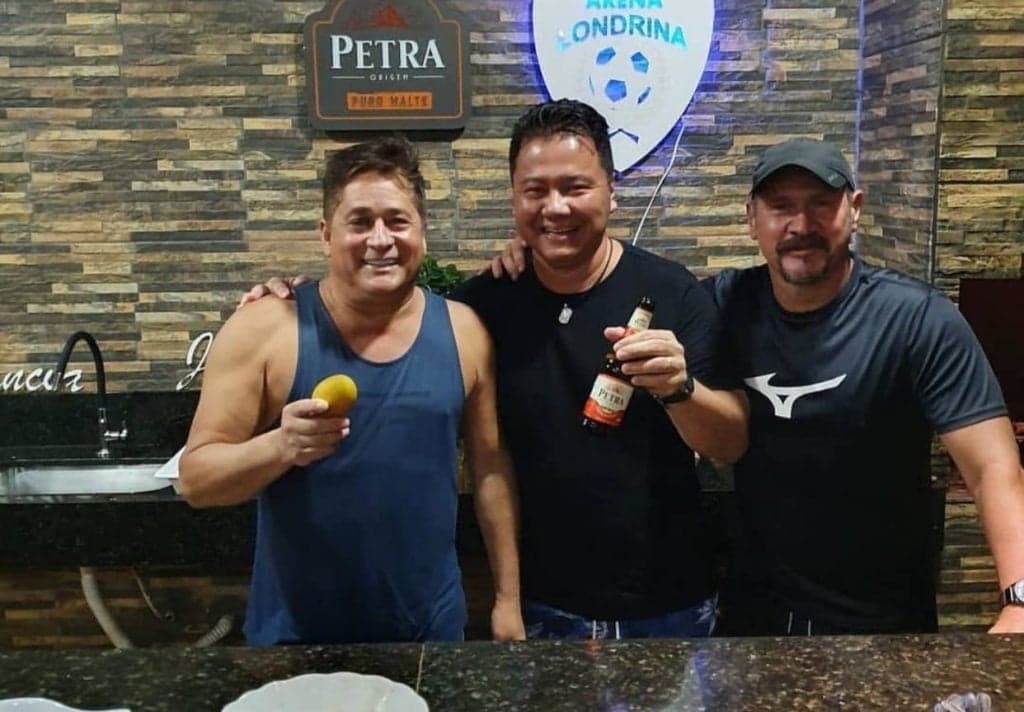 Leonardo, com Covid, se encontra com amigos, promove festa às escondidas e é detonado: "Sem noção"