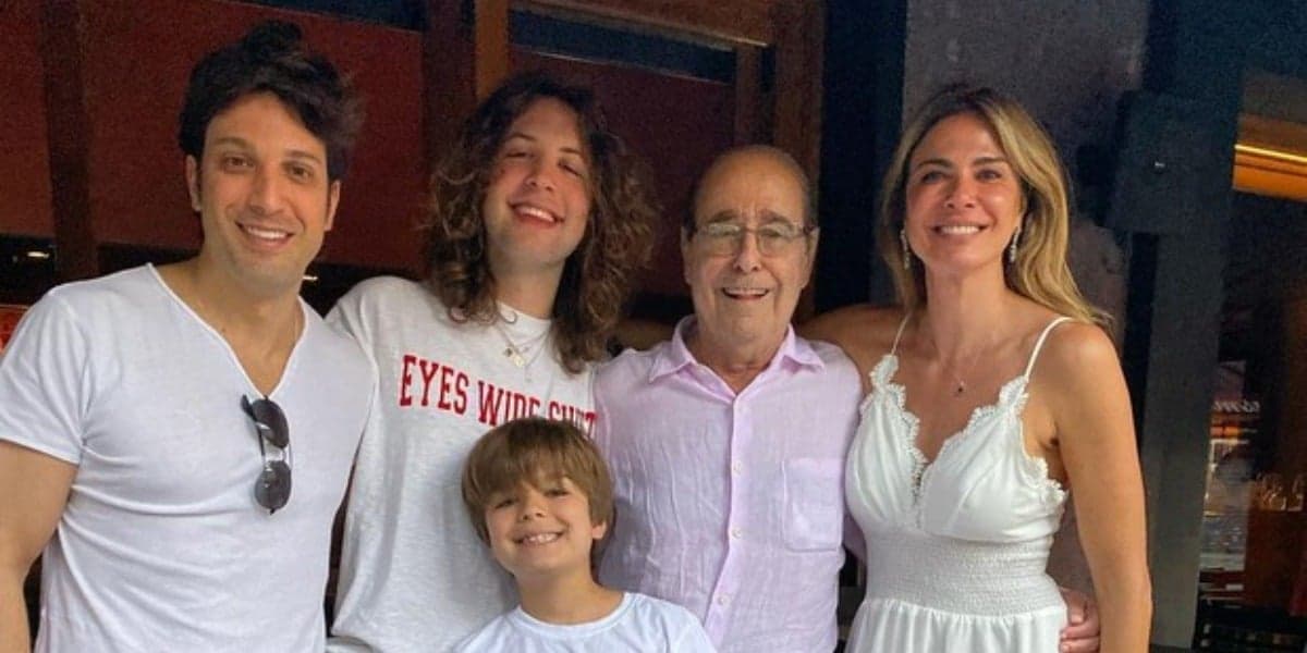 Luciana Gimenez com o pai, João Alberto Morad, o irmão, Marco Antônio Gimenez, e os filhos, Lucas e Lorenzo (Foto: Reprodução/Instagram) Luciana Gimenez com o pai, João Alberto Morad, o irmão, Marco Antônio Gimenez, e os filhos, Lucas e Lorenzo (Foto: Reprodução/Instagram)