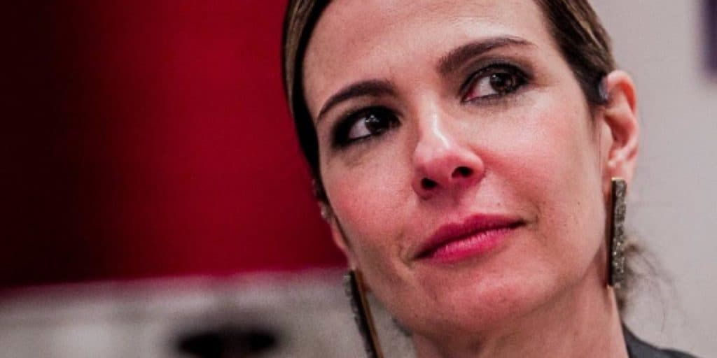 Luciana Gimenez ainda não renovou seu contrato com a RedeTV! que vence em março