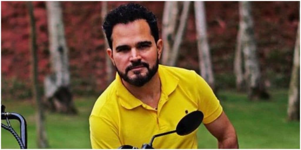 Luciano Camargo vê internauta falar de Lula e lamenta: "Que pena"