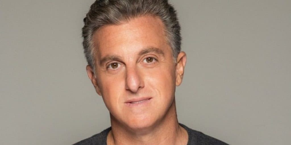 Luciano Huck, após ganhar fama na web, posta foto com 2020: "Maldição"