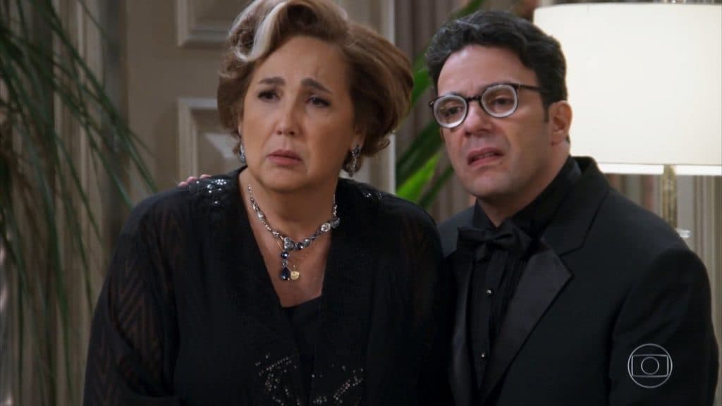 Haja Coração - Cismada, Lucrécia segue Gigi e descobre segredo sexual do marido: “Nunca imaginei ver meu marido assim!”