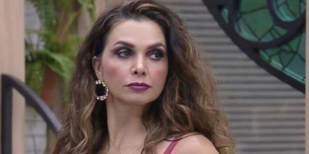 Luiza Ambiel festeja eliminação de Mariano da Fazenda 12, debocha e compra barraco com o cantor: "Chupa"