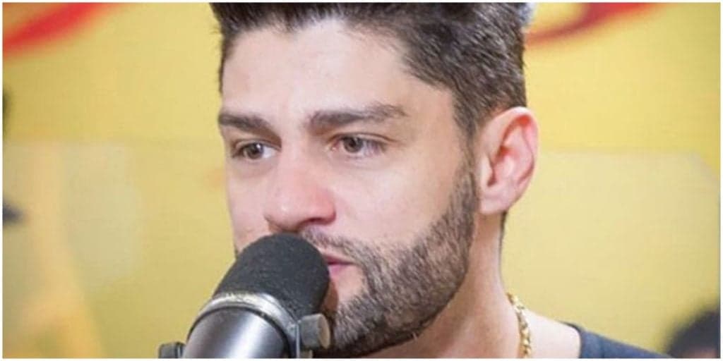 Leo Dias expõe agressão em casamento de Munhoz e cantor ameaça forte: "Vai tomar no seu c*"