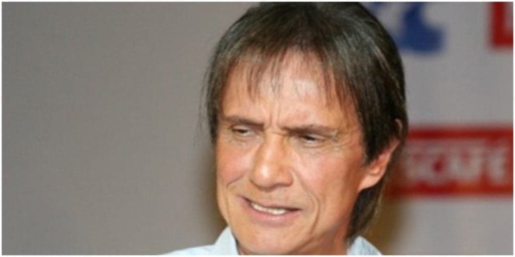 Roberto Carlos volta no tempo e divulga imagem de 1963