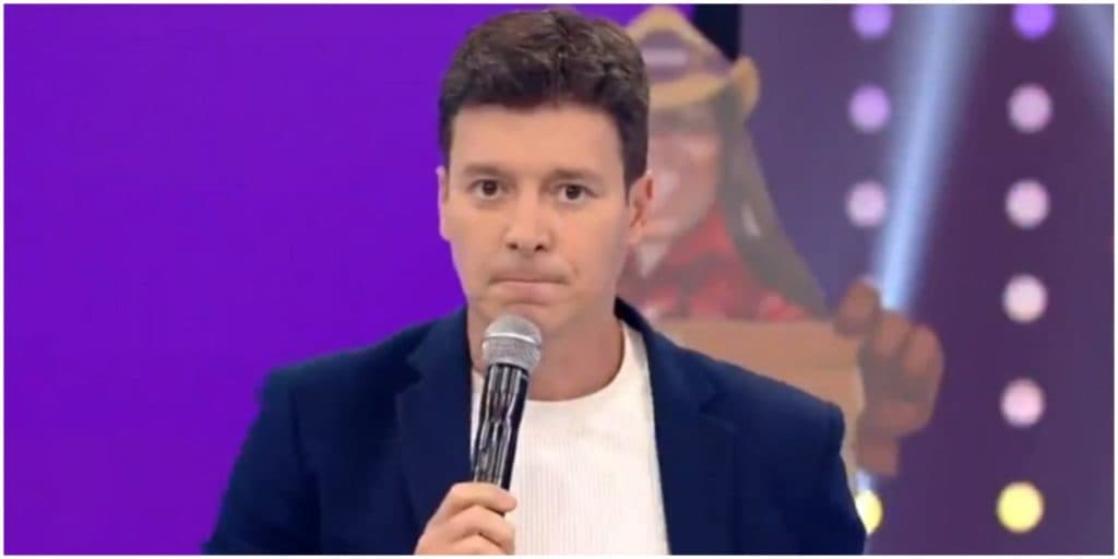 Rodrigo Faro tira a roupa no ar na Record