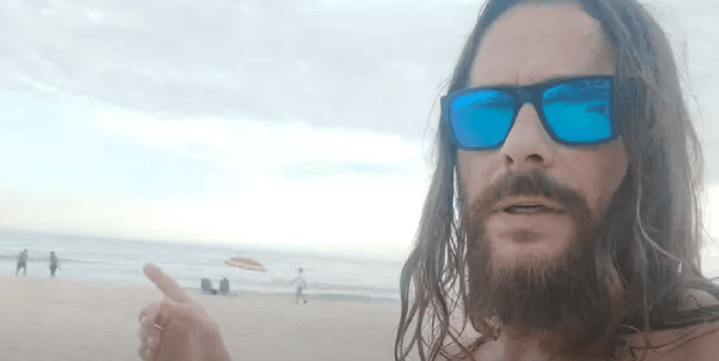 Theo Becker destrói Record e explode podres da emissora: "Prefiro estar no lixo"