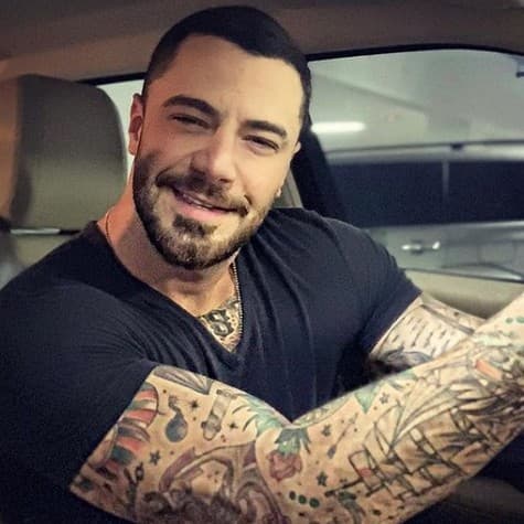 Felipe Titto chama atenção com vídeo provocante