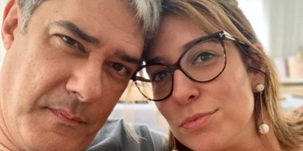 Esposa de William Bonner se descuida e mostra pé do âncora
