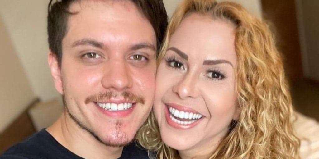Filho de Joelma, após escândalo e briga explosiva com a mãe, surge com Ximbinha e a madrasta: "Família''