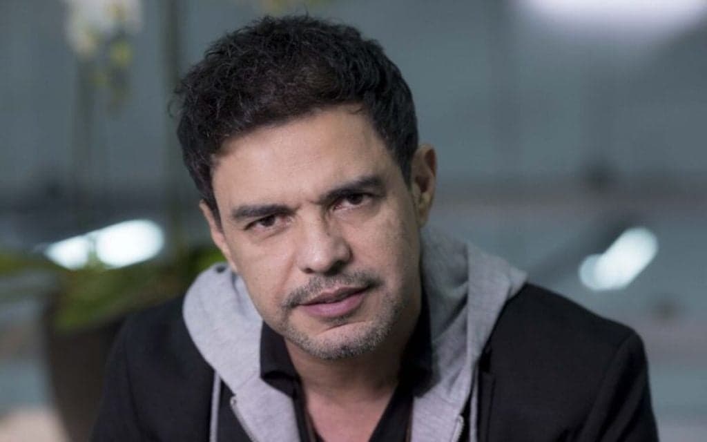 Zezé di Camargo quebra silêncio após a morte do pai e comove com relato sobre dor: "Vai voltar"