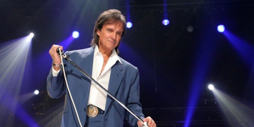 Roberto Carlos, após ter relação com cantor exposta, faz comunicado oficial e assume: "Importante"