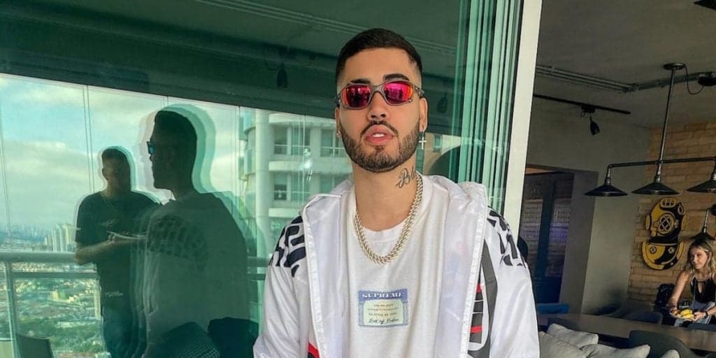 Kevinho saí do armário, expõe ninho do amor e assume relação de vez em vídeo íntimo: "Deita aqui e vem"