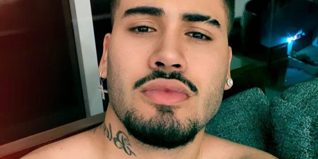 Kevinho, após expor mangueira gigante, expõe masturbação e mostra o que ganhou para não trair: "Põe seu trem aqui"