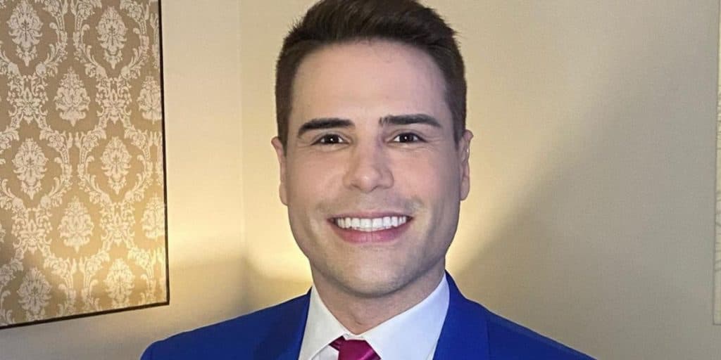 Luiz Bacci expõe sentimentos por parceiro, assume relação e escancara foto íntima: "É bom"