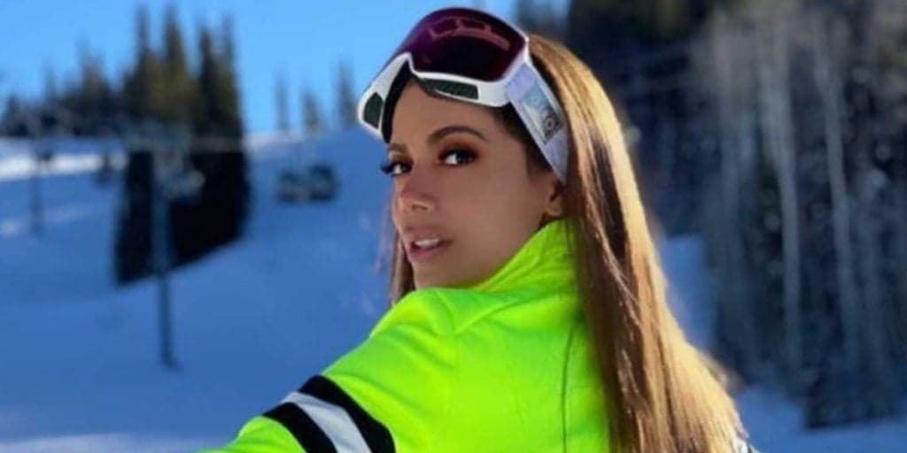 Anitta se envolve em polêmica após falar de vacina e rebate: "Já fui em hospital público"