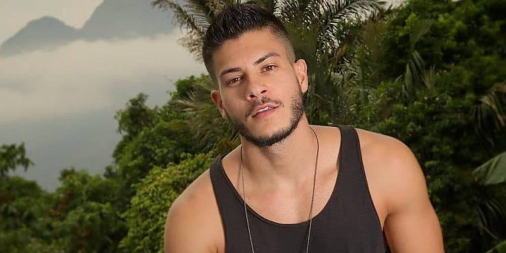 Arthur Aguiar é demitido pela Record e esculachado pela emissora, após se atrasar, não decorar o texto e dar show