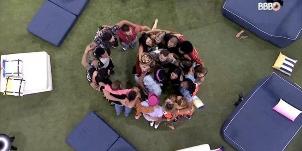 BBB21 tem madrugada marcada por choro, bebedeira e bronca aos participantes