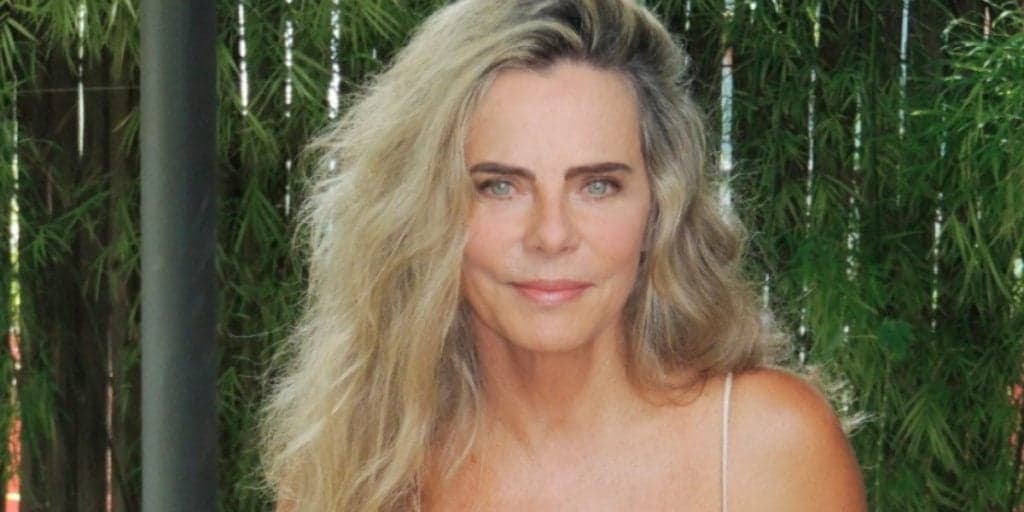 Aos 68 anos, Bruna Lombardi esbanja boa forma em foto de biquíni