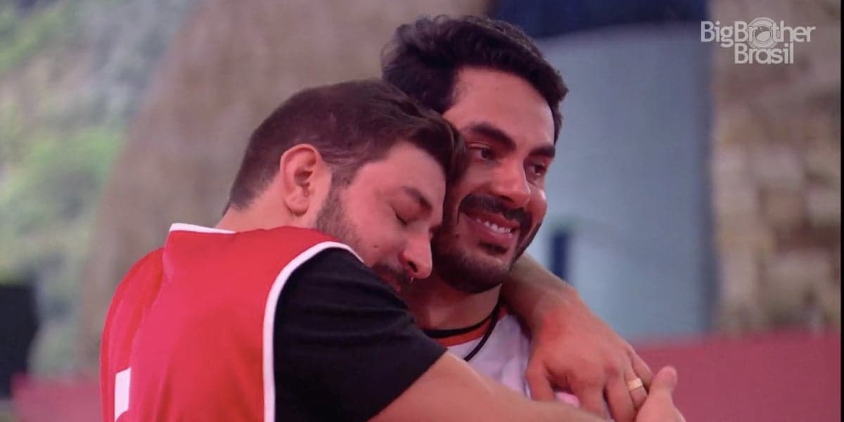 Caio e Rodolffo trocam caricias no BBB21 (Reprodução)