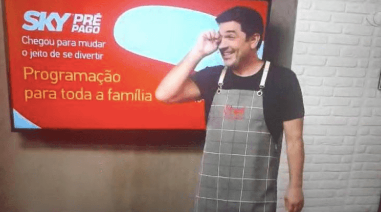 Edu Guedes tem ataque durante propaganda (Reprodução) 