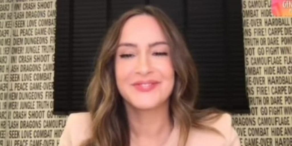 Claudia Leitte tem entrevista ao vivo invadida no É de Casa e reação viraliza: "Morrendo de vergonha"