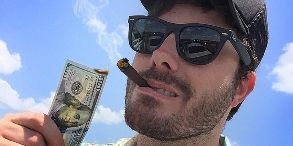 Danilo publica nova foto e marca Diguinho Coruja