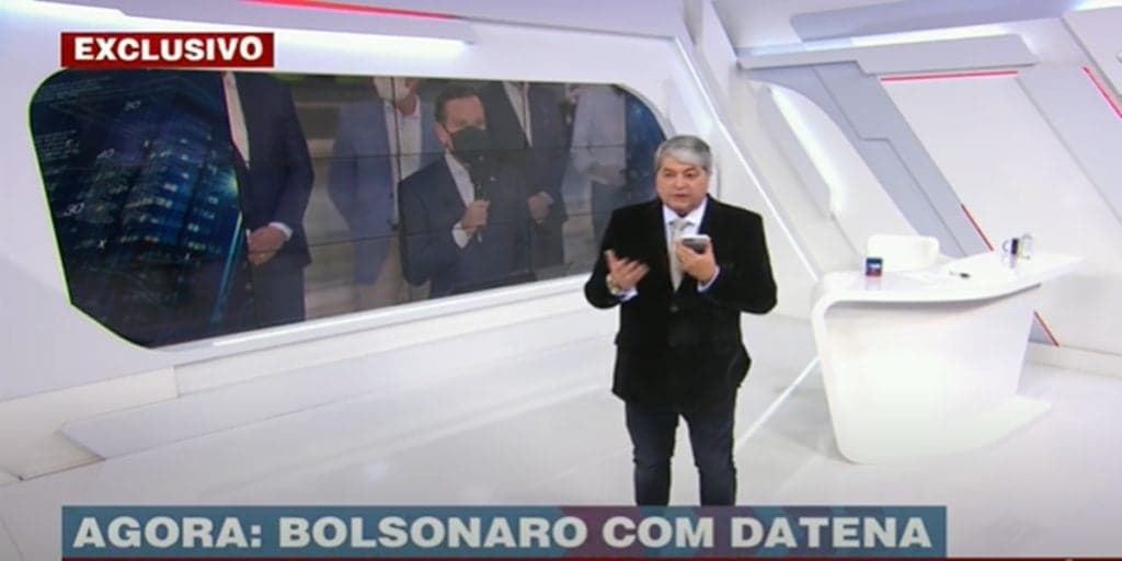 Datena pega o celular ao vivo na Band, faz ligação às pressas para Bolsonaro e acaba com João Dória: “Está morto”