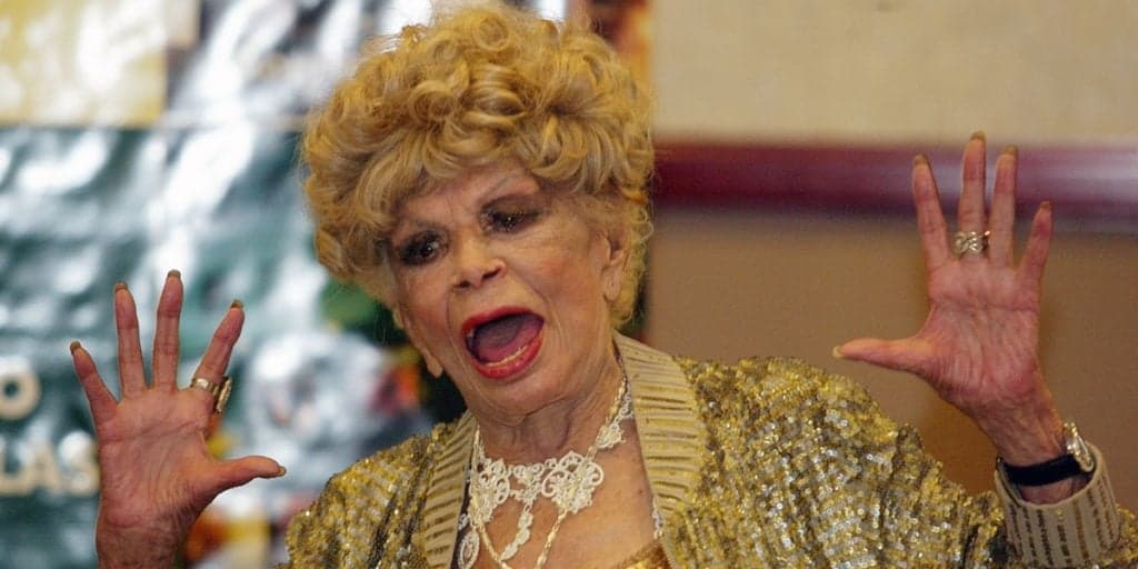 Morta aos 101 anos, túmulo de Dercy Gonçalves é aberto, famosa é encontrada de pé e escândalo explode