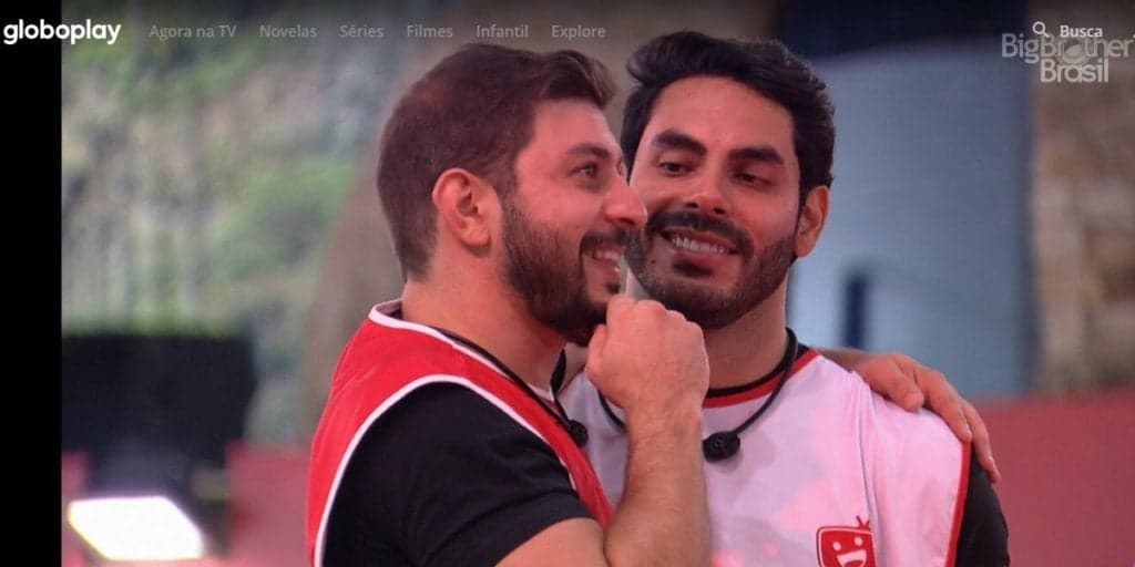 BBB21: Gay? Caio e Rodolffo dormem agarrados na cama, Gilberto fica chateado e implora: "Convida, né"